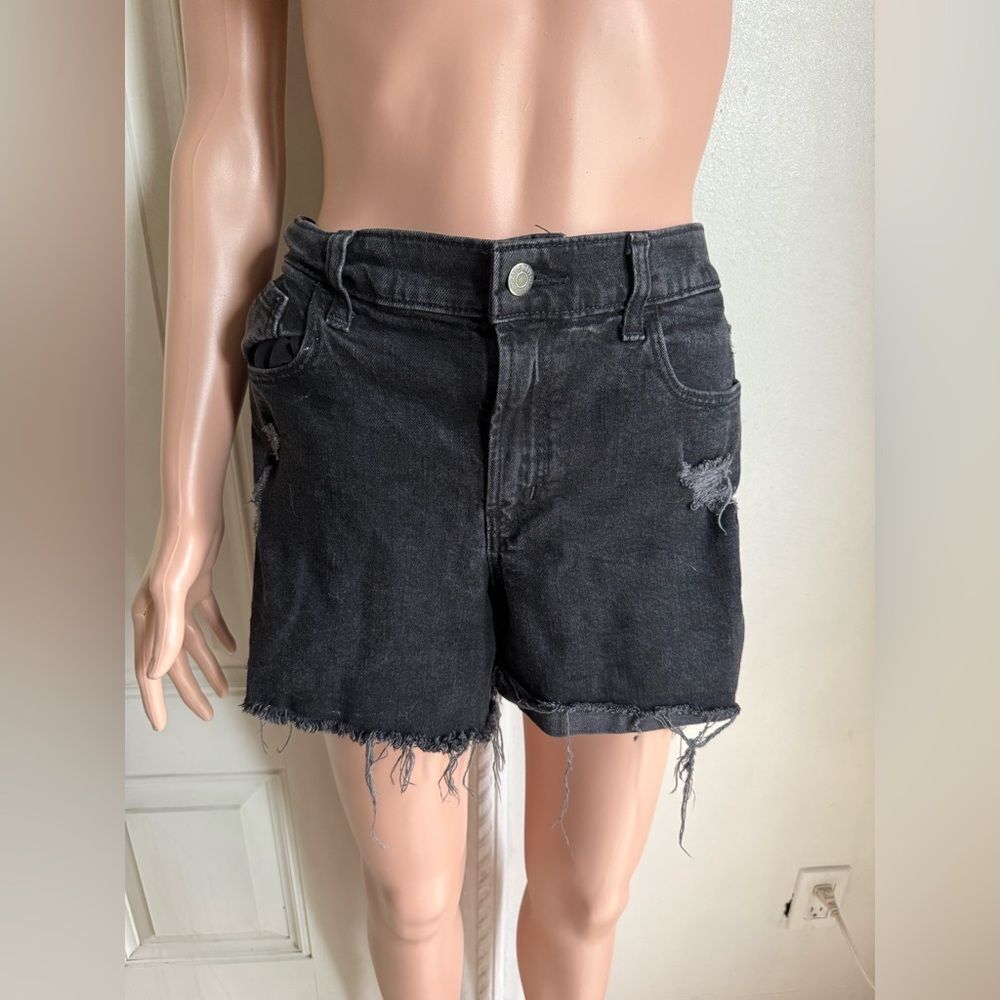 Woman’s Old Navy boyfriend short mid rise size 12
